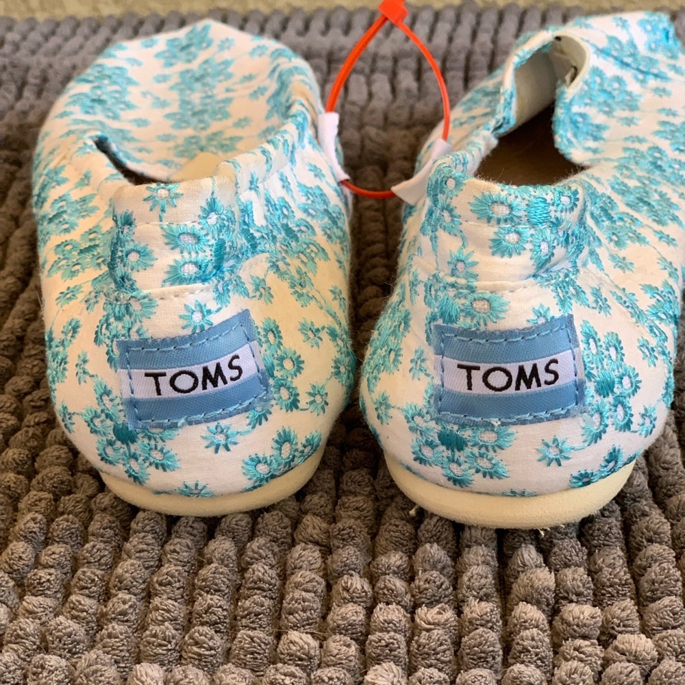 Toms - Picture 5 of 5